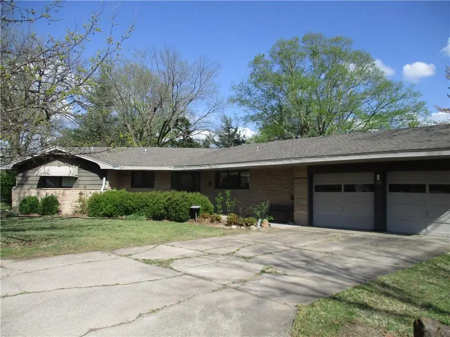 400 S Washington Street, Columbus, KS 66725 - #2
