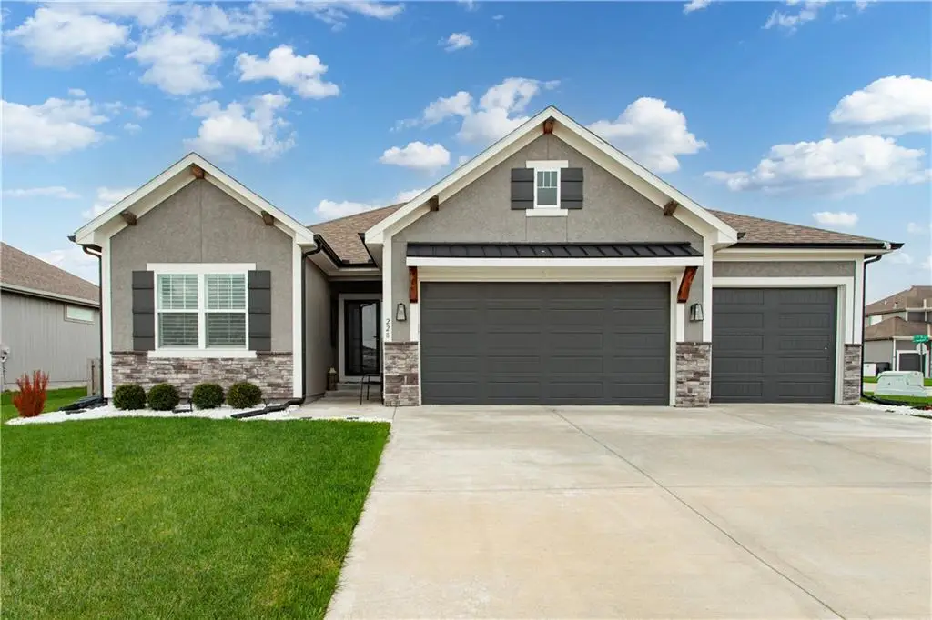 228 SW Davenport Drive, Blue Springs, MO 64014 - #1