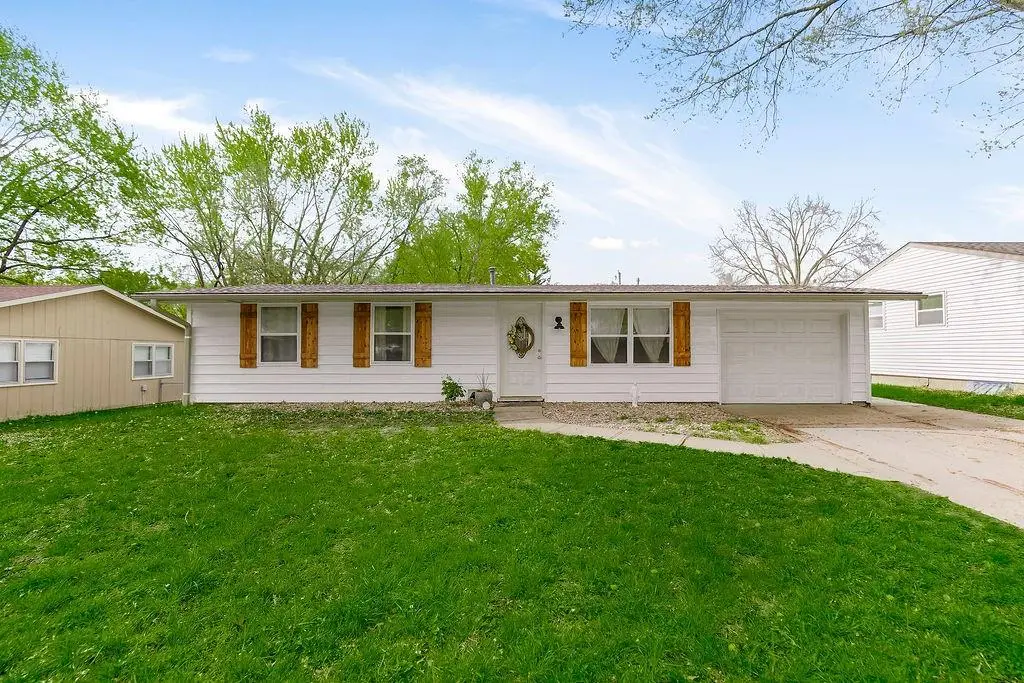 321 Holiday Drive, Lansing, KS 66043 - #1