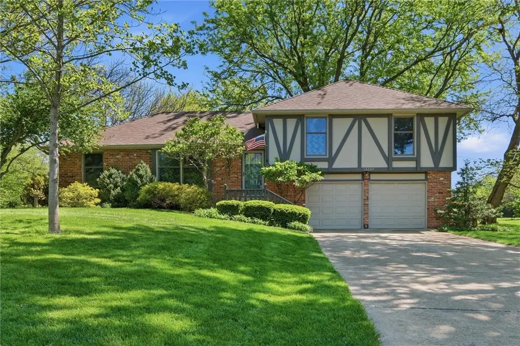 16537 Glenwood Street, Stilwell, KS 66085 - #1