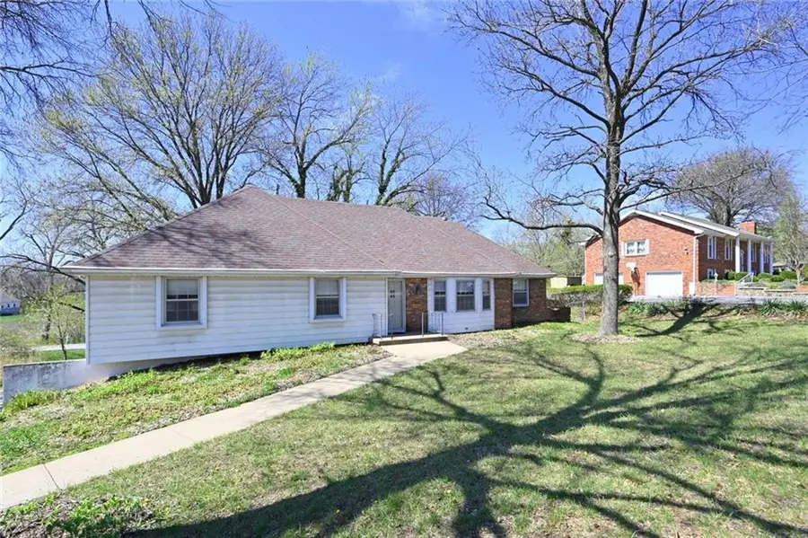 8510 N 9 Highway, Parkville, MO 64152 - #2