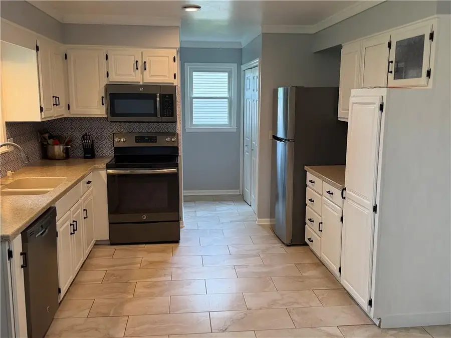 3110 Lakeview Circle, Leavenworth, KS 66048 - #3