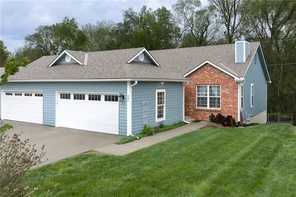 361 E 12th Street, Tonganoxie, KS 66086