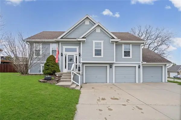 1404 NE 196th Street, Smithville, MO 64089