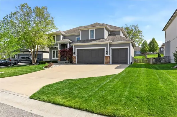 1021 SW Drake Circle, Lee's Summit, MO 64082