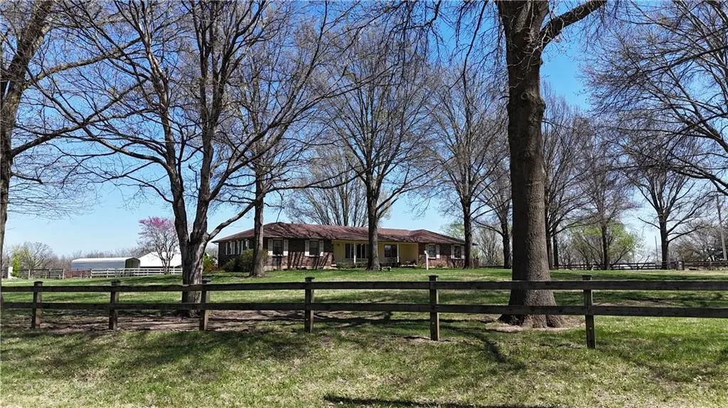 5460 W 175th Street, Stilwell, KS 66608 - #1