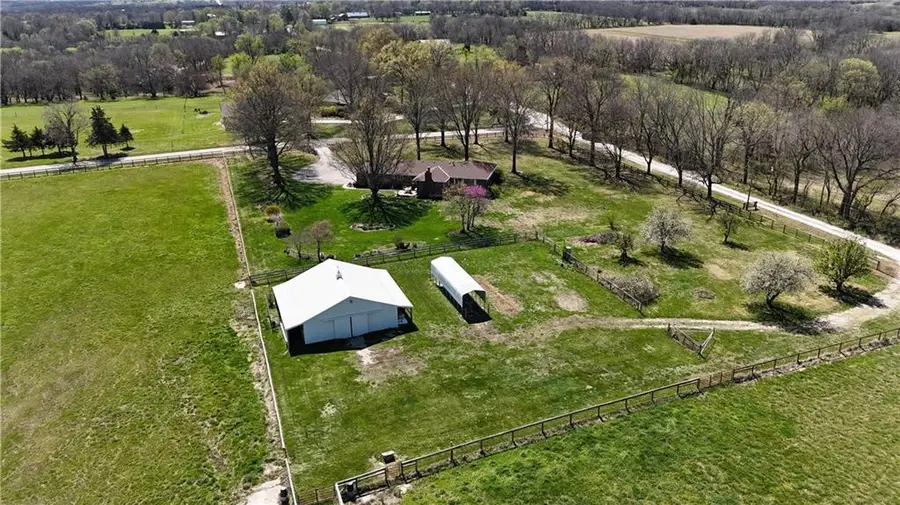 5460 W 175th Street, Stilwell, KS 66608 - #3