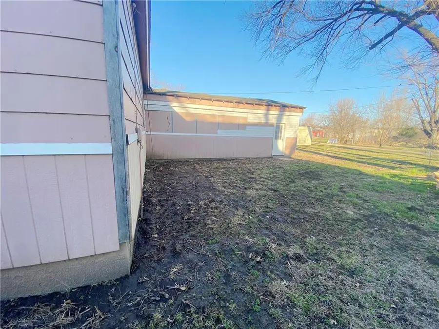 110 W Riley Street, Easton, KS 66020 - #3