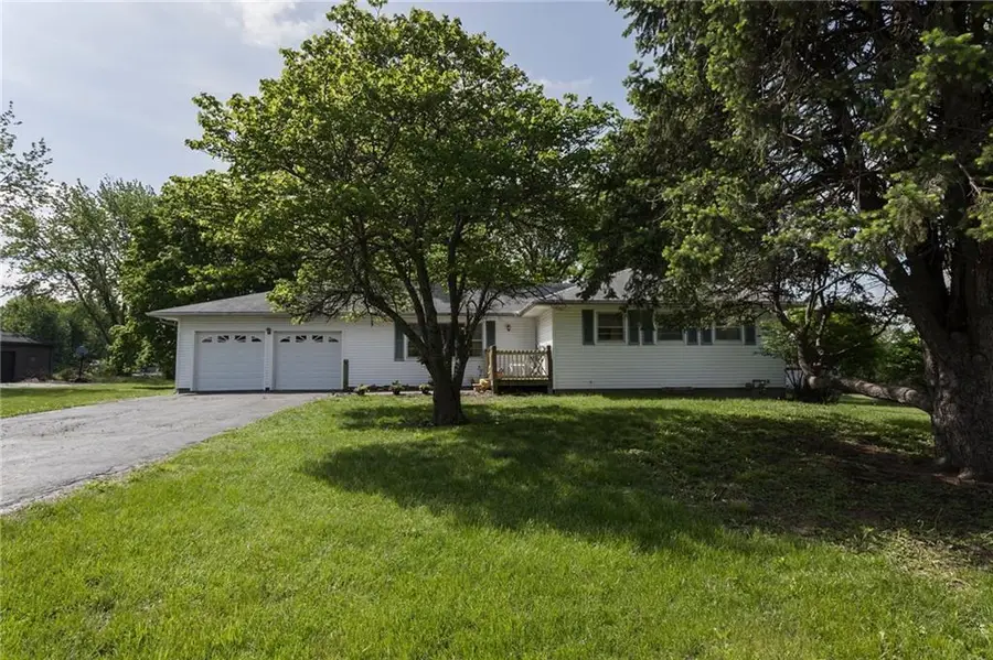 3205 Shawnee Drive, Kansas City, KS 66106 - #2