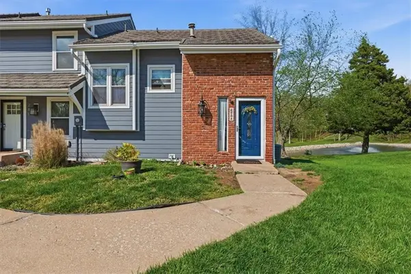 288 NE Bayview Drive, Lee's Summit, MO 64064