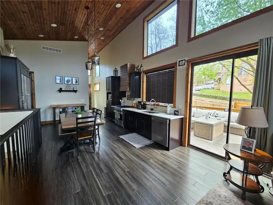 802 N 5th Street, Saint Joseph, MO 64501 - #3