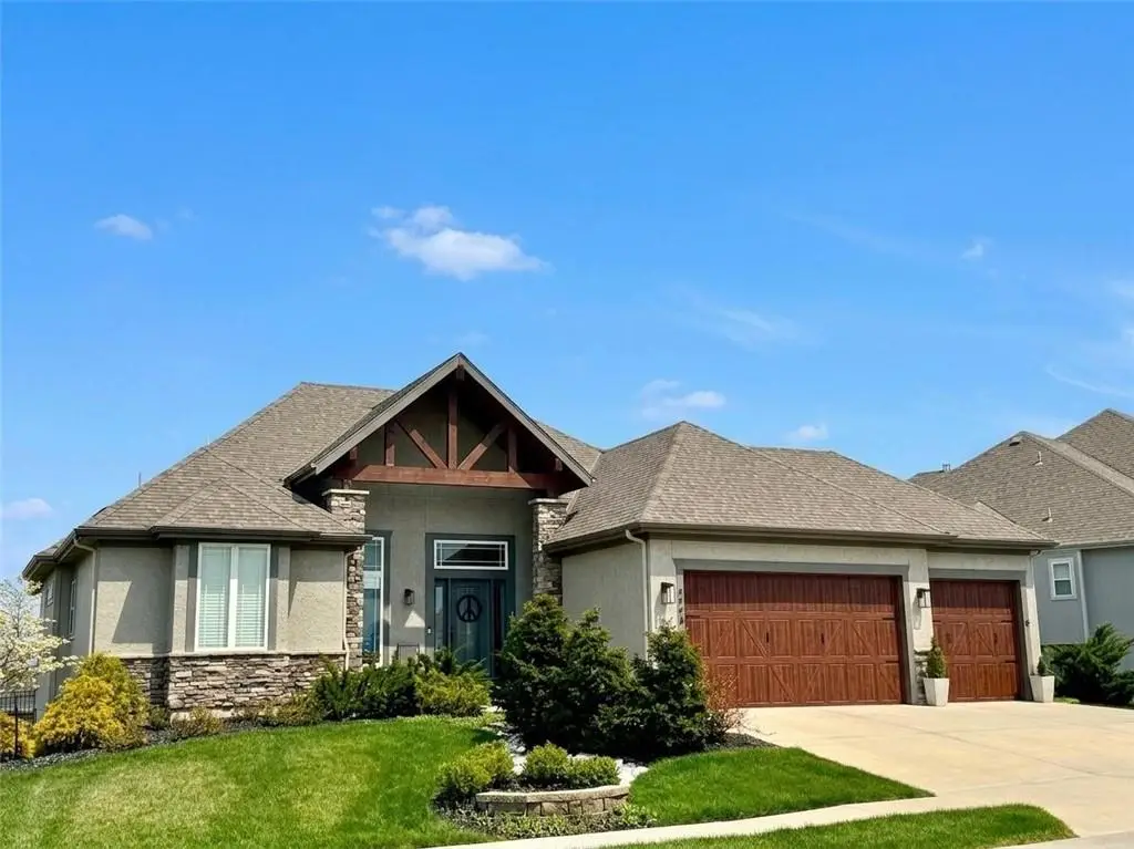 5745 Barn Hill Road, Parkville, MO 64152 - #1