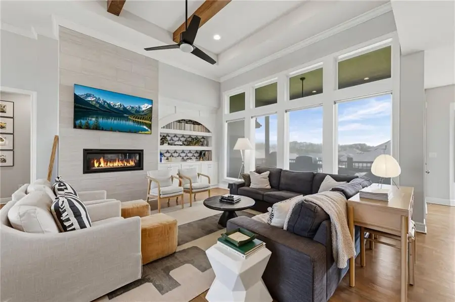 5745 Barn Hill Road, Parkville, MO 64152 - #3