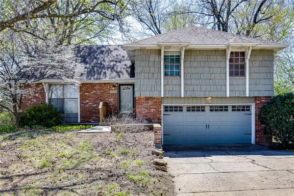 3421 W 10th Place, Lawrence, KS 66049