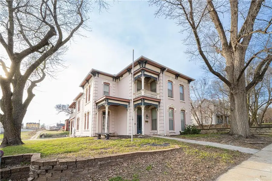 528 N 8th Street, Saint Joseph, MO 64501 - #2