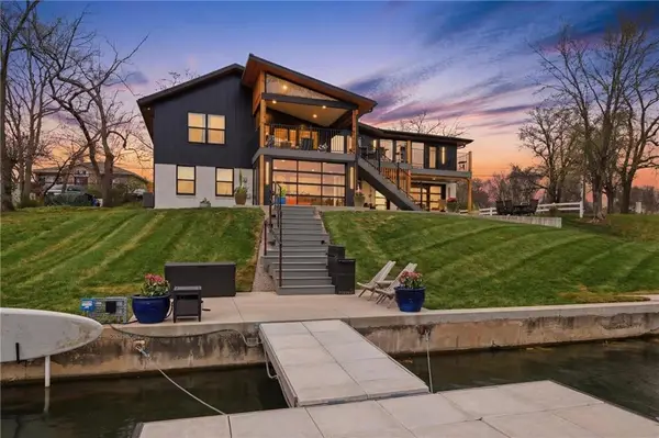 62 Dockside Drive, Lake Tapawingo, MO 64015