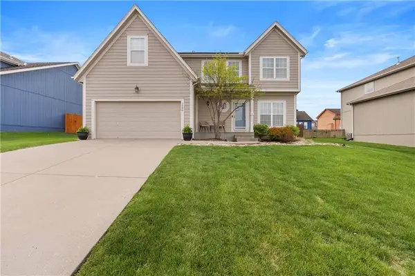 1240 SW Nagona Lane, Lee's Summit, MO 64082