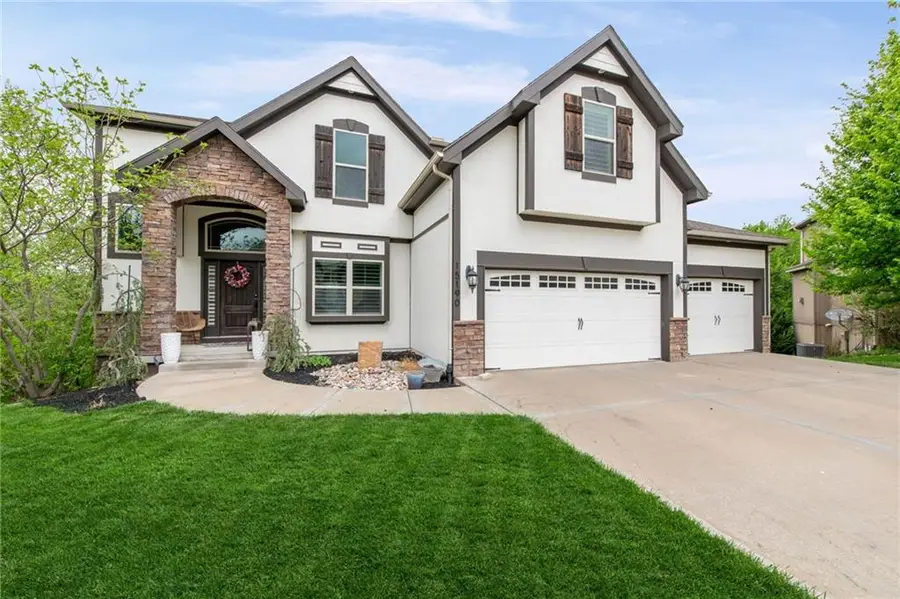 15190 N Cherry Court, Parkville, MO 64152 - #3