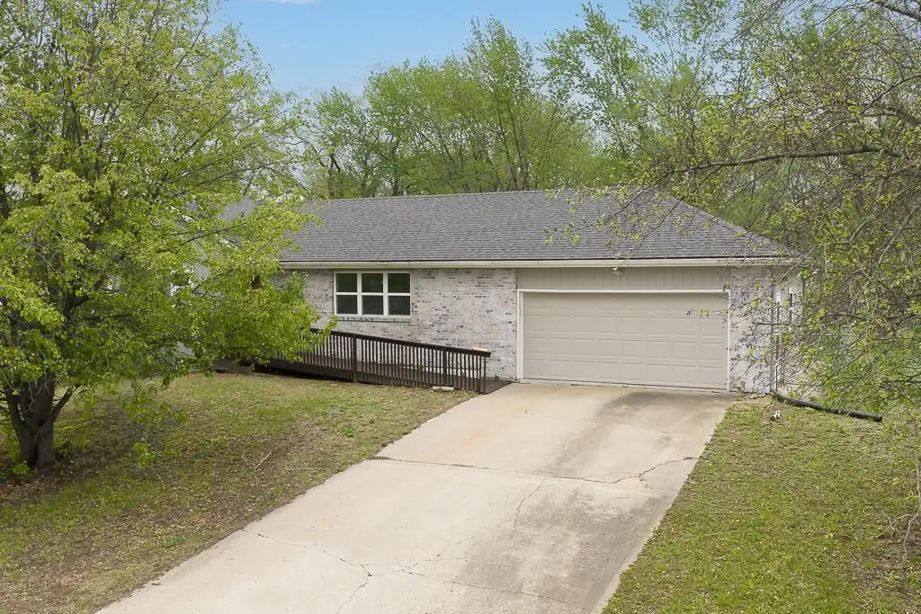 505 Laughlin Drive, Tonganoxie, KS 66086 - #1