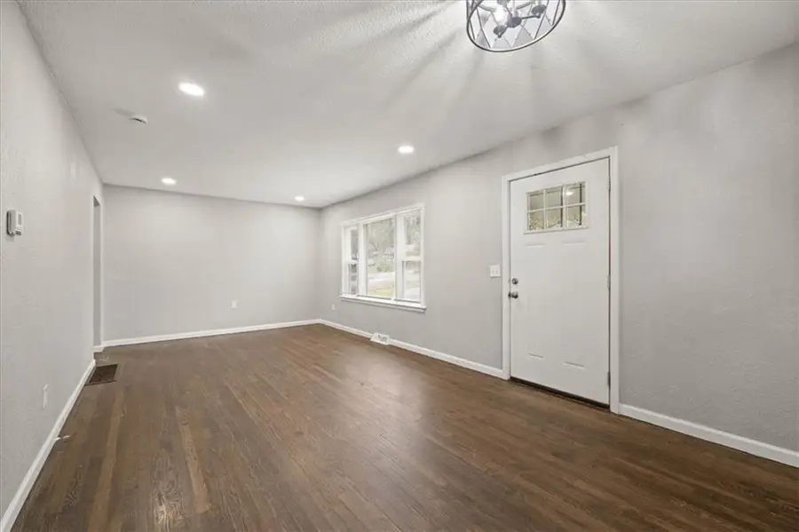 10505 Oakland Avenue, Kansas City, MO 64134 - #3