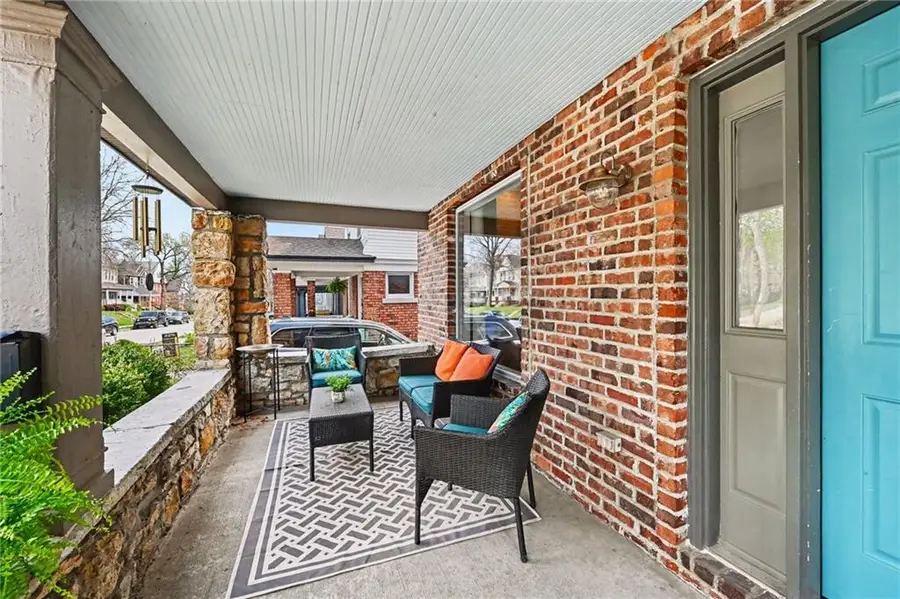 33 E 32nd Street, Kansas City, MO 64111 - #2