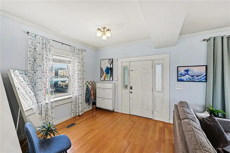 33 E 32nd Street, Kansas City, MO 64111 - #3