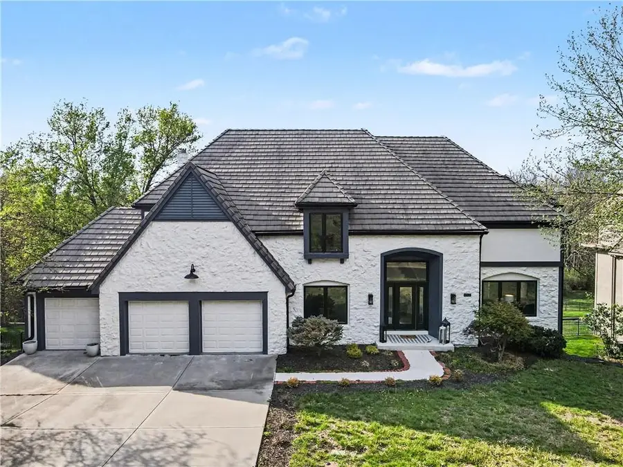 12650 Sherwood Drive, Leawood, KS 66209 - #2
