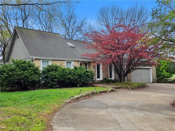 1901 E Frontier Lane, Olathe, KS 66062