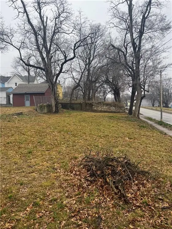 3240 Thompson Avenue, Kansas City, MO 64124 - #3