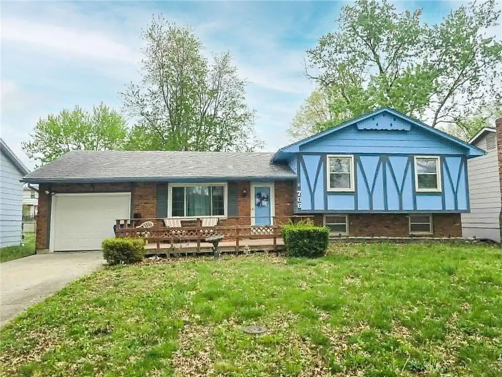 706 NE Darwin Street, Lees Summit, MO 64063 - #1