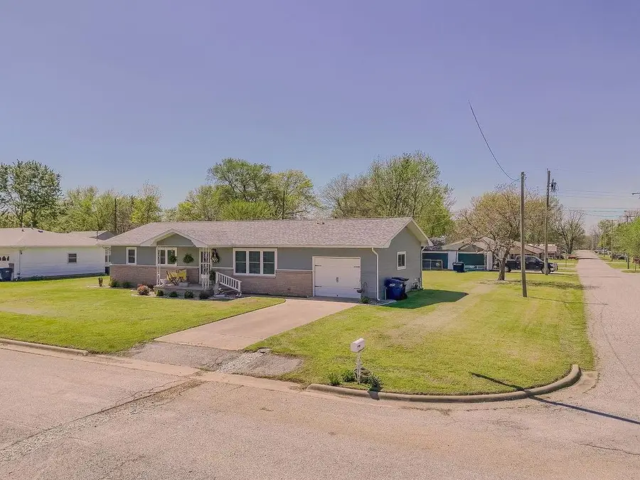 2009 Washington Avenue, Baxter Springs, KS 66713 - #3