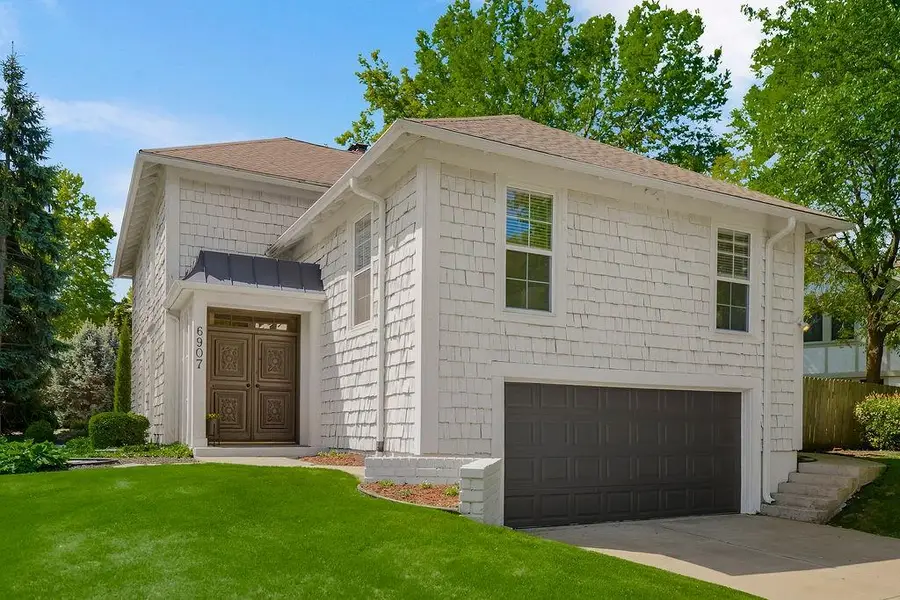 6907 Edgevale Road, Kansas City, MO 64113 - #2