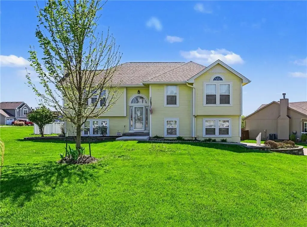 19621 Harbor Drive, Smithville, MO 64089 - #1