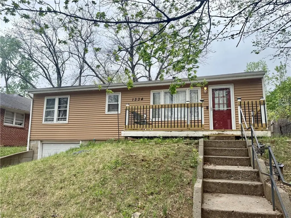 1334 Cheyenne Street, Leavenworth, KS 66048 - #1