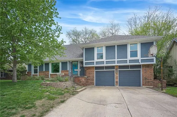 309 NE Country Lane, Lee's Summit, MO 64086