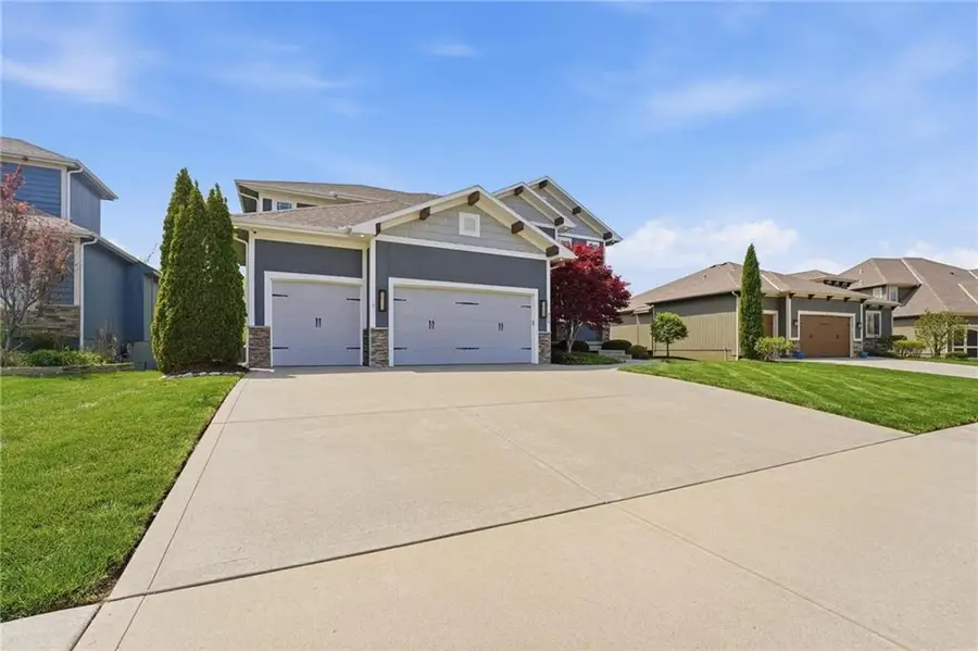 324 SE Mill Creek Drive, Lees Summit, MO 64063 - #2