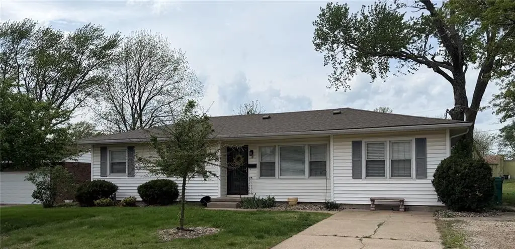 8 Morningside Drive, Paola, KS 66071 - #1