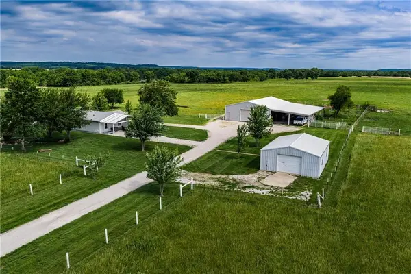 22176 E 1100th Road, Pleasanton, KS 66075