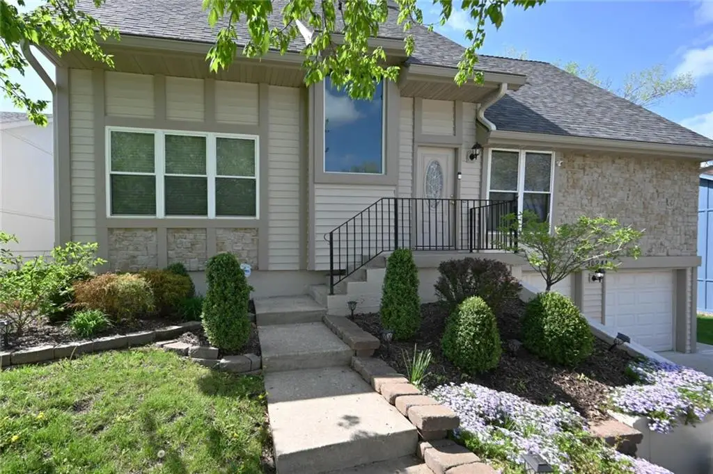 10241 NW 57th Street, Parkville, MO 64152 - #1