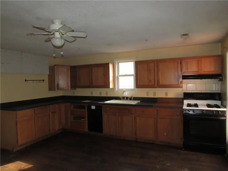 517 Lincoln Avenue, Osawatomie, KS 66064 - #3