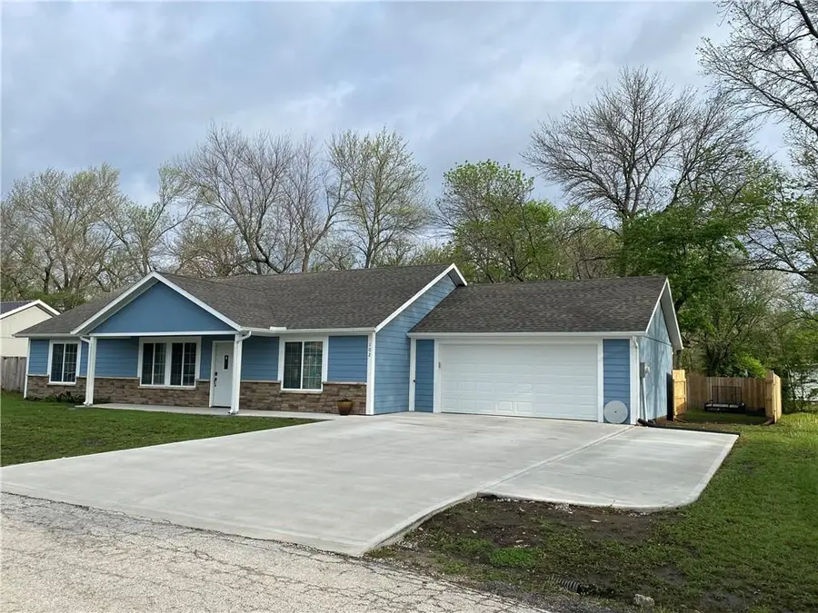 102 Palm Lane, Garden City, MO 64747 - #2