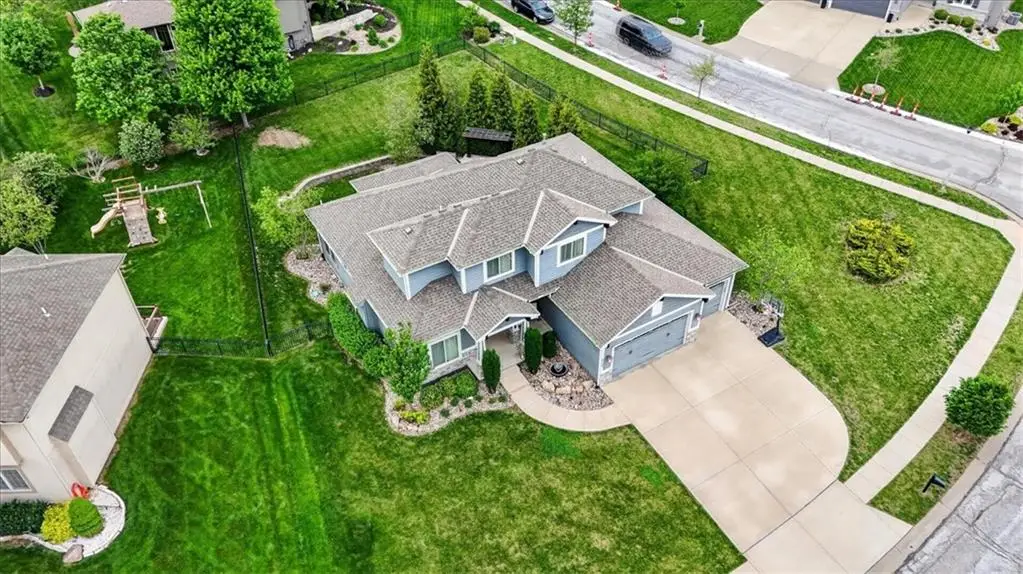 19104 W 100th Terrace, Lenexa, KS 66220 - #1