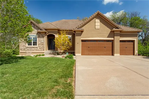 608 NE Sundown Drive, Lee's Summit, MO 64064