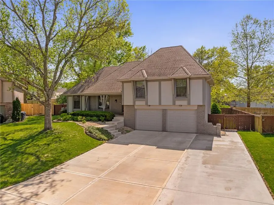 1613 E Sleepy Hollow Circle, Olathe, KS 66062 - #2