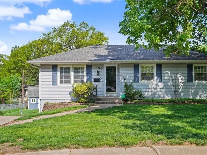 706 N Osage Trail, Independence, MO 64056 - #1