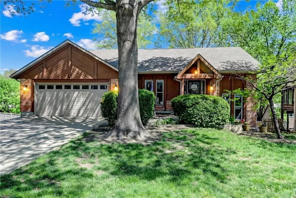 6513 Cottonwood Drive, Shawnee, KS 66216 - #1