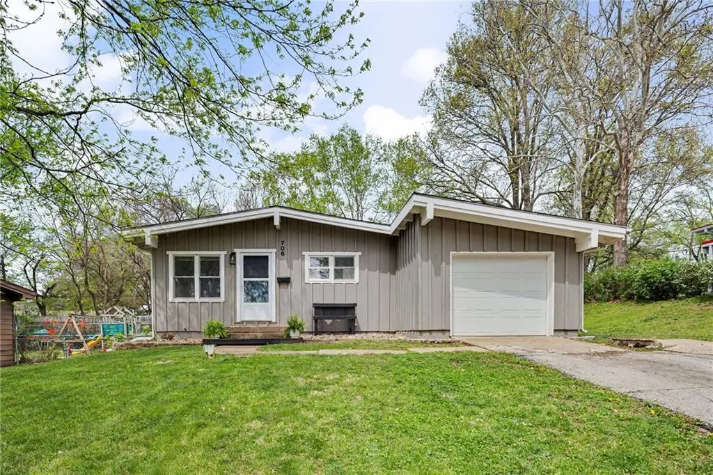 706 W Brown Street, Liberty, MO 64068 - #1