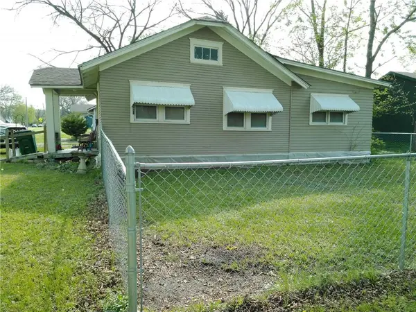 220 W 10th Street, Ottawa, KS 66067