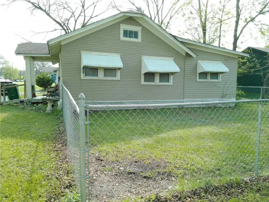 220 W 10th Street, Ottawa, KS 66067 - #2