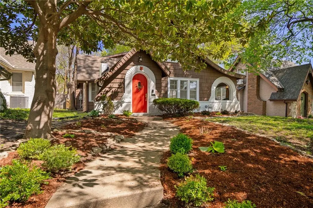 6 E 70th Terrace, Kansas City, MO 64113 - #1